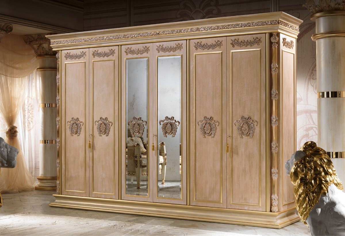 Шкафы фабрики Cappeletti в классическом стиле